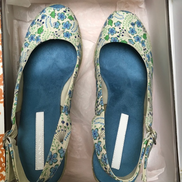 Bandolino Wedge Sandal - Picture 4 of 8